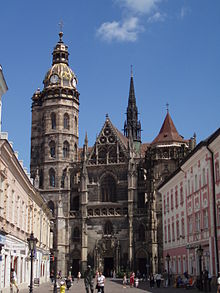 Vue de la cathédrale Sainte-Élisabeth depuis l'ouest.