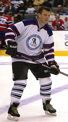 Photo de Peter Šťastný en tenue de hockeyeur.
