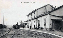 Un train en gare de Provins vers 1900.