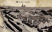Carte postale du début du XXe siècle montrant une vue générale de la ville et de la gare