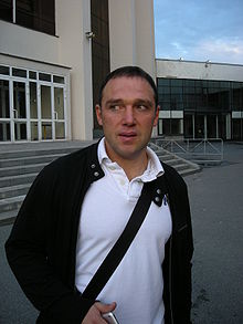 Accéder aux informations sur cette image nommée Sergei Krivokrasov Russian ice hockey forward Silver Olympic medal 1998.jpg.