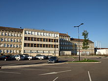 Photographie du centre hospitalier de Vitry-le-François, vu depuis son parking.