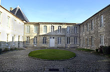 Cour hôtel de Cheusses