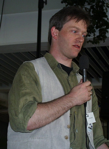 Werner Koch au sujet de GnuPG lors d'une conférence organisée en 1999 à Copenhague (Danemark).