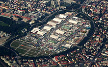 vue aérienne de la Theresienwiese la veille de l'ouverture en 2006.