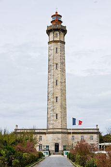 Le phare et le bâtiment des gardiens