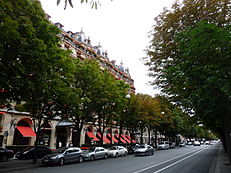 Paris avenue montaigne.jpg