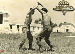 Entrainement dans une école de parachutistes israéliens, 1955.