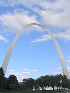 St Louis Gateway Arch 1916.jpg