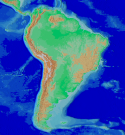 Carte topographique de l'Amérique du Sud avec la cordillère des Andes (en brun) le long de la côte occidentale du continent.