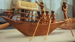 Miniature d'une barque égyptienne. Musée du Louvre