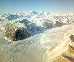 Vue aérienne du glacier Beardmore.