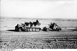 Bundesarchiv Bild 101I-783-0109-19, Nordafrika, Zugkraftwagen mit Flak.jpg