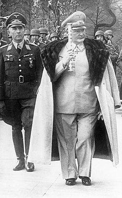 Le Reichsmarschall Hermann Göring et Paul Conrath (à gauche)