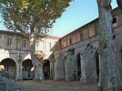Le cloître de l'église des Célestins à Avignon où fut créée l'œuvre