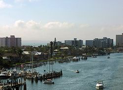 Vue du front de mer à Fort Myers (le Deleon de fiction)