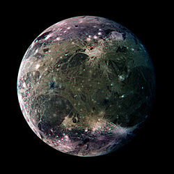 Vue de Ganymède par la sonde Galileo.