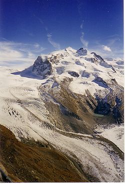 Le glacier du Gorner et le mont Rose, à droite le glacier de Grenz qui rejoint celui du Gorner.