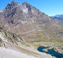 Face Ouest du Vignemale depuis l'Ibón de los Batans : Pique Longue au fond à gauche, Pic Cerbillona au milieu