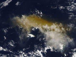 Image satellite d'un panache volcanique au-dessus des Comores suite à une éruption du Karthala.