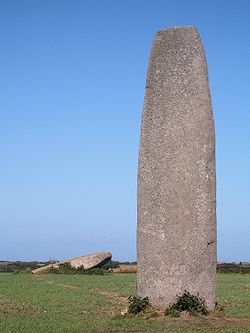 Image illustrative de l'article Menhir de Kergadiou