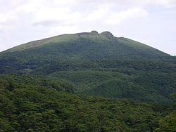 Vue du mont Shinmoe en juillet 2008.