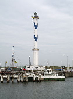 Le phare et une partie du port