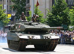 Leopard 2E lors d'un parade.