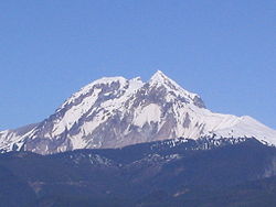 Le Mont Garibaldi vu depuis Squamish.
