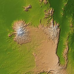 Carte topographique du mont Elgon (à gauche) avec la vallée du grand rift (à droite).