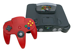 Une Nintendo 64 avec une manette et le jeu Mario Kart 64