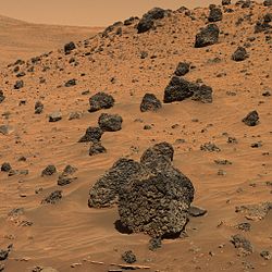 Autre vue du sol martien, par le rover Spirit le 13 avril 2006[111].