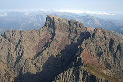 Le sommet, avec à sa droite le Capu Tafunatu (photo aérienne)