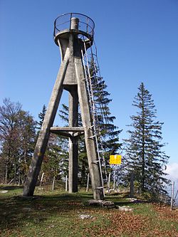 Sommet du Mont Raimeux, avec une tour d'observation panoramique