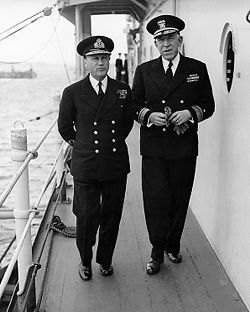 Sir Bertram Ramsay et John L. Hall, Jr. (25 mai 1944)