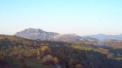 Le mont Soracte vu depuis la via Flaminia.