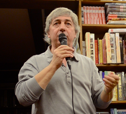 L'auteur présentant son livre à Nantes le 3 novembre 2011