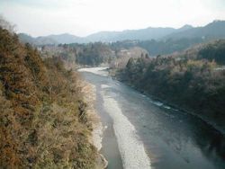 La rivière Tama à Inuayama
