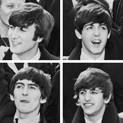 Les Beatles à leur arrivée à New York en février 1964. En haut : John Lennon et Paul McCartney. En bas : George Harrison et Ringo Starr.