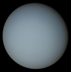 Uranus vue par la sonde Voyager 2 en 1986.
