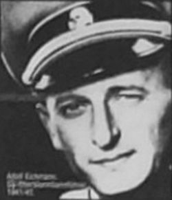 Adolf Eichmann en uniforme SS en 1942