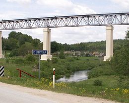 Pont ferroviaire traversant la vallée de la Dubysa.