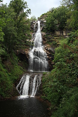 La cascade de Rûnes (58 mètres de hauteur).