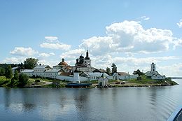 La Cheksna devant le monastère de Goritsy, près de Vologda