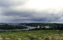 Le lac Utopia vu de la rive sud.