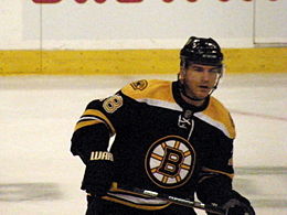 Accéder aux informations sur cette image nommée Mark Recchi Boston Bruins.jpg.