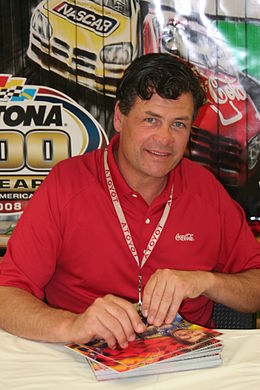 Accéder aux informations sur cette image nommée Michael Waltrip 2008 Daytona 500.jpg.