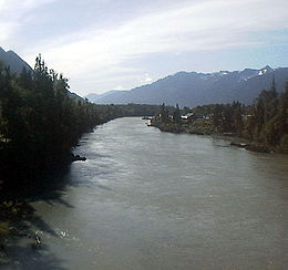 Le fleuve Nass vu depuis le pont Gitwinksihlkw