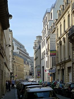 Rue d'Astorg vue de la place Saint-Augustin.