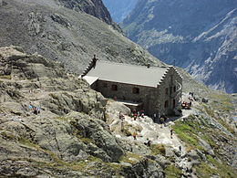 Refuge du Glacier Blanc.JPG
